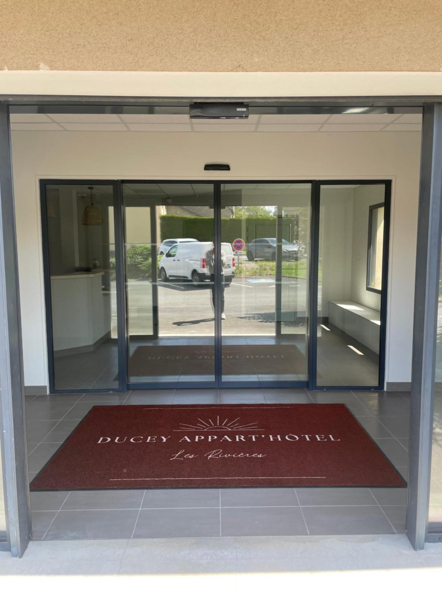 Ducey Appart'Hotel - Les Rivieres Екстериор снимка